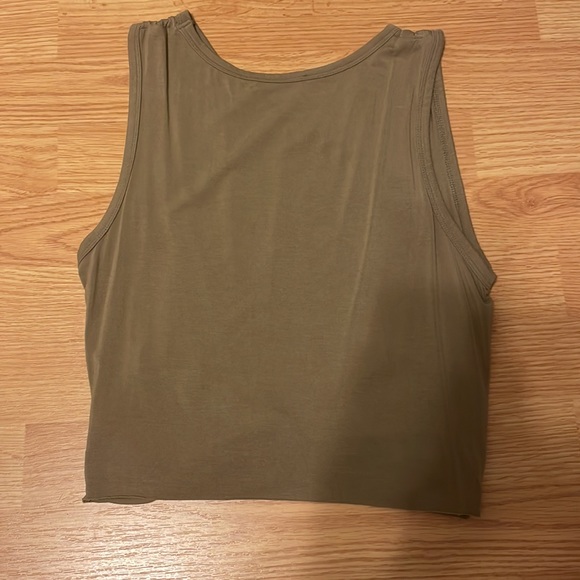Zenana cropped tank: army green - Picture 2 of 2